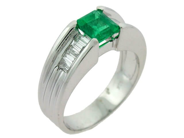 18kt white gold colombian emerald diamond ring